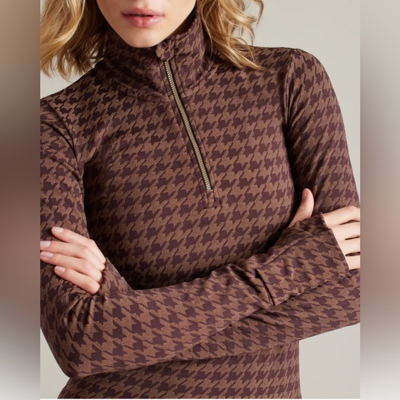 RHONE Brown Berry Houndstooth Top Size Medium Zip up Thumb hole athletic New - Picture 1 of 6